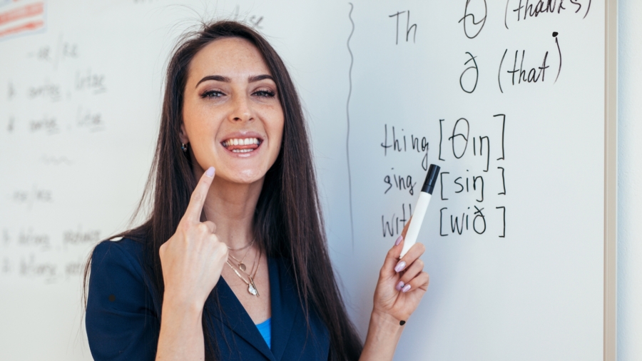 تحسين نطق الإنجليزية بالعربية