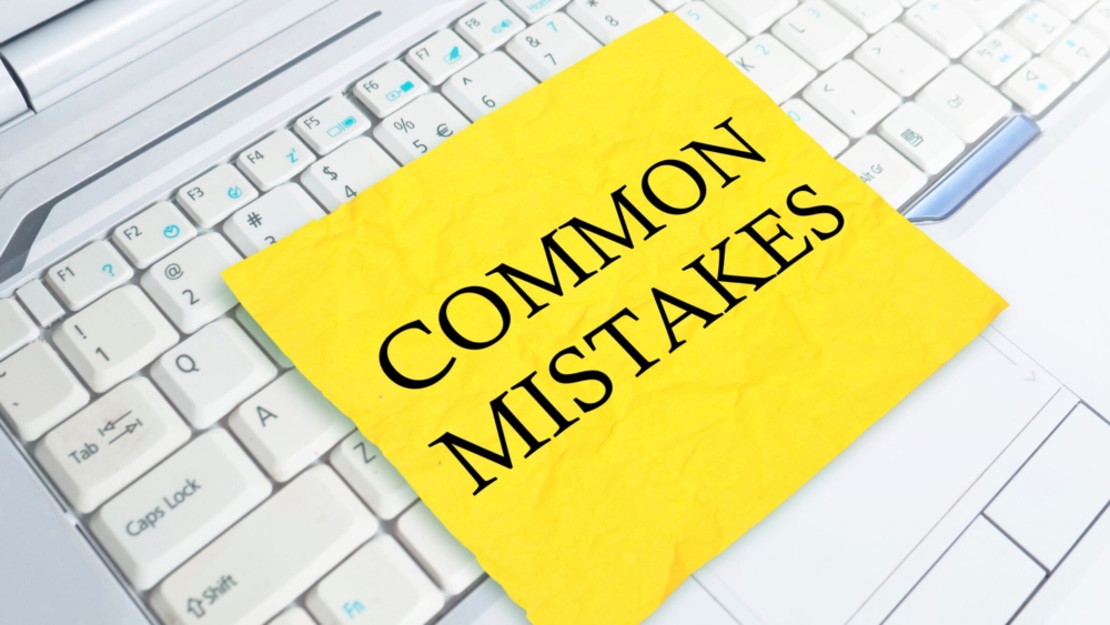 الأخطاء النحوية الخمسة الأكثر شيوعاً للناطقين بالعربية (وكيف تتقن تصحيح أخطاء القواعد)