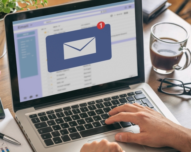 دليل كتابة ايميل عمل بالانجليزي: نماذج احترافية جاهزة لعام 2026