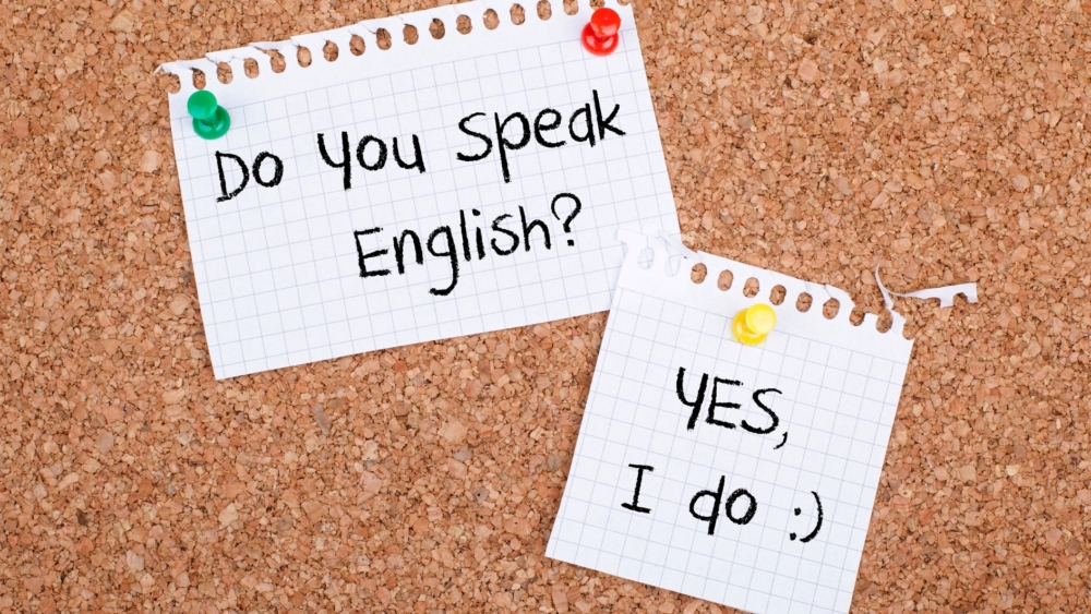 100 من كلمات انجليزية تستخدم في العمل يومياً: دليلك للتميز المهني