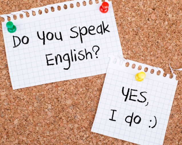 100 من كلمات انجليزية تستخدم في العمل يومياً: دليلك للتميز المهني